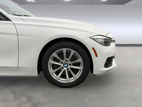 Used 2017 BMW 320i Sedan image 10