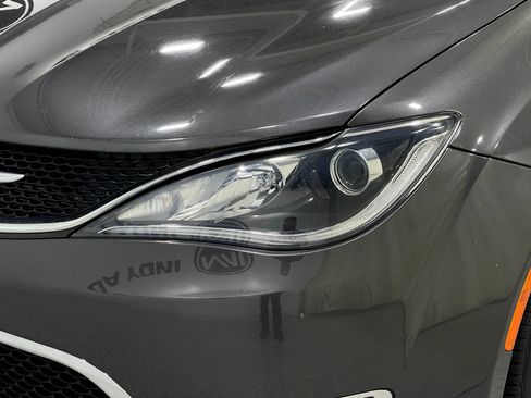 Used 2020 Chrysler Pacifica Limited FWD image 34