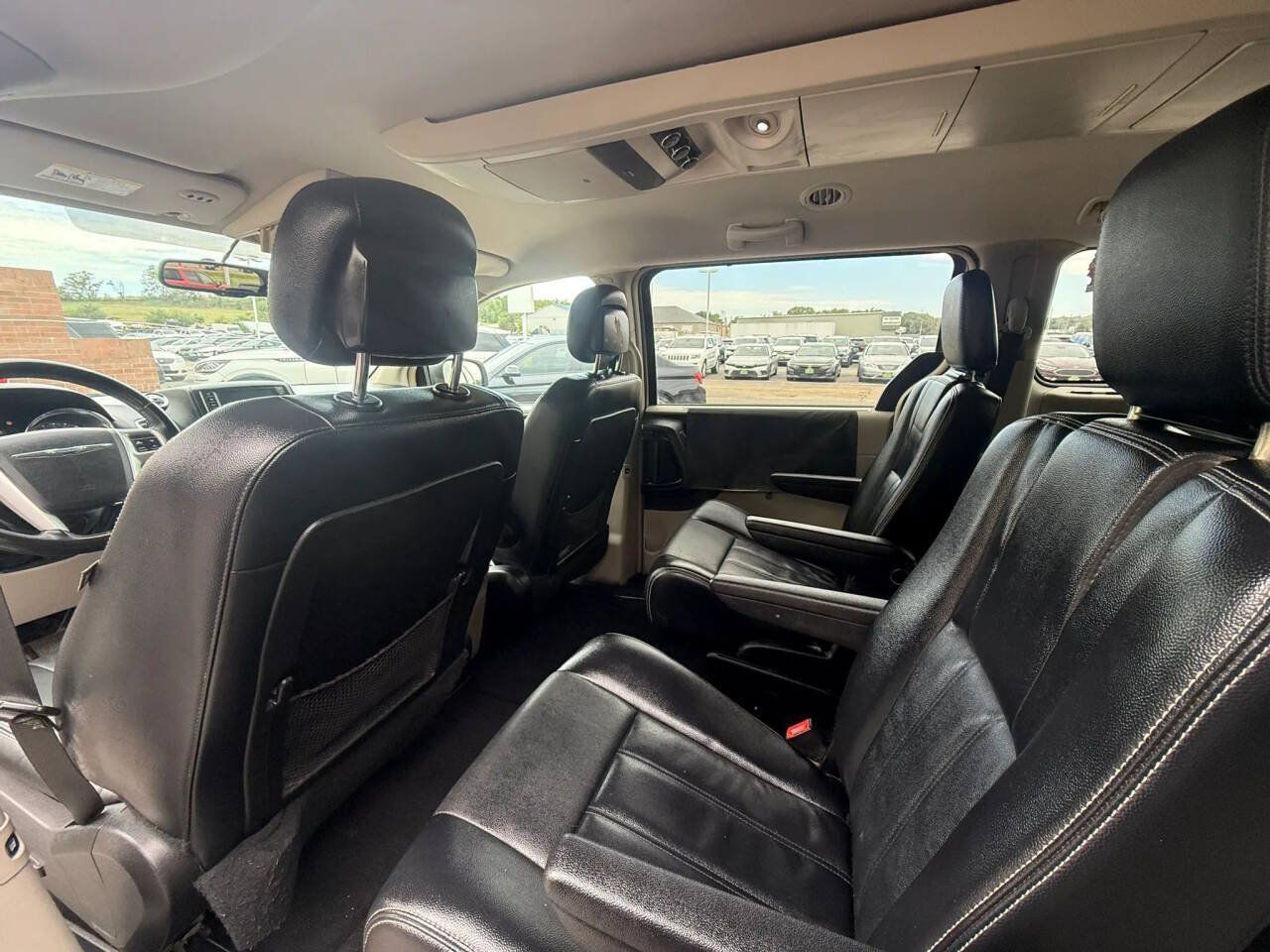 Used 2014 Chrysler Town & Country Touring w/ Trailer Tow Group FWD image 17