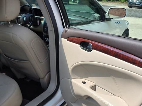 Used 2009 Buick Lucerne CXL w/ Driver Confidence Package FWD image 16