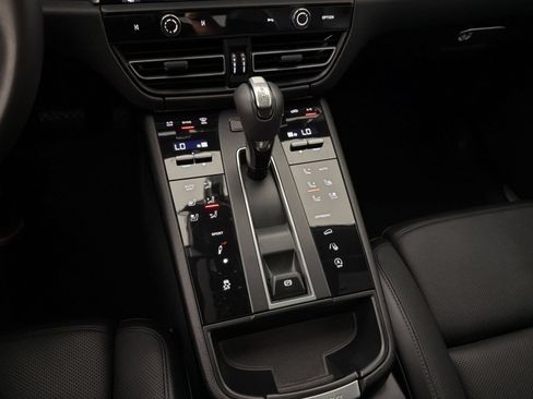 Used 2023 Porsche Macan S AWD/4WD image 18