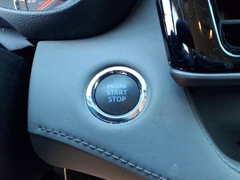 Used 2022 Toyota Highlander L image 14