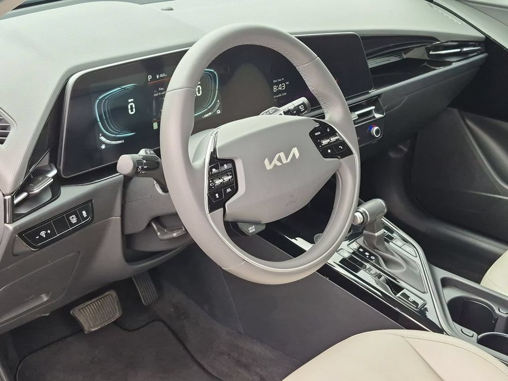 Certified 2025 Kia Niro EX FWD image 10
