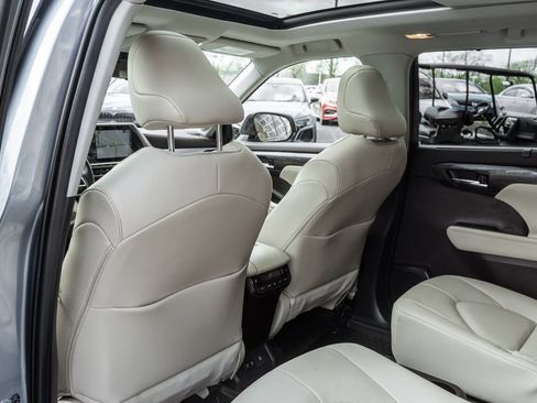 Used 2020 Toyota Highlander Platinum AWD/4WD image 33