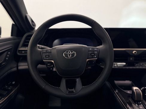 Used 2026 Toyota Crown Platinum AWD/4WD image 13