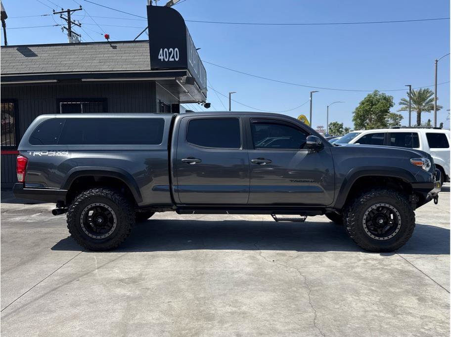 Used 2017 Toyota Tacoma TRD Off-Road w/ Tow Package AWD/4WD image 8
