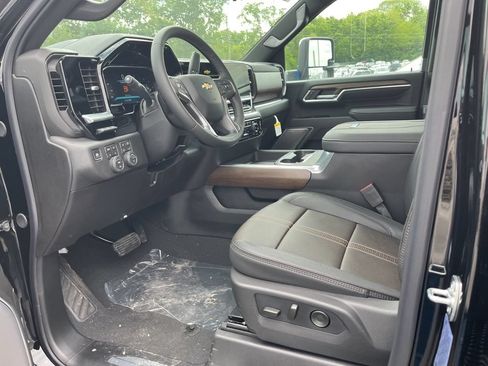Used 2026 Chevrolet Silverado 2500 High Country w/ High Country Premium Package AWD/4WD image 6