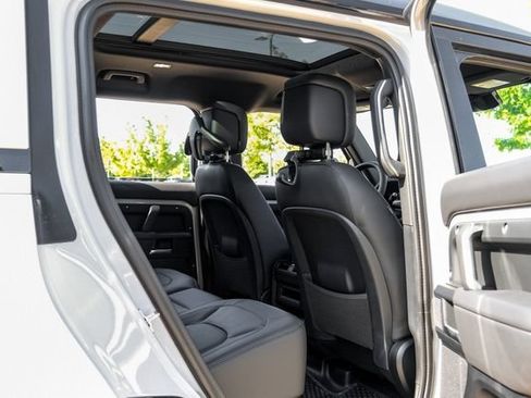 New 2026 Land Rover Defender 110 X-Dynamic SE AWD/4WD image 46
