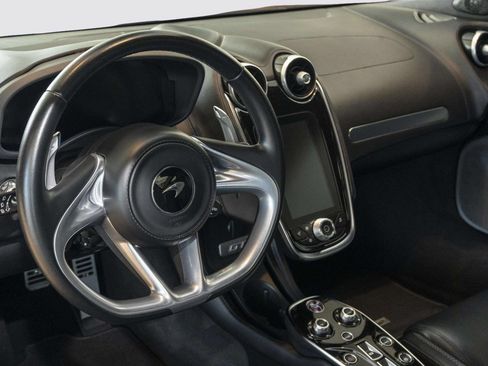 Used 2022 McLaren GT RWD image 20