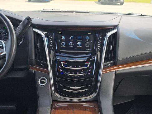 Used 2017 Cadillac Escalade Premium Luxury AWD/4WD image 17