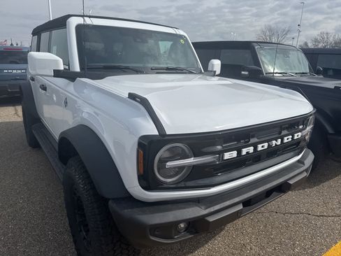New 2026 Ford Bronco Outer Banks w/ Sasquatch Package image 12