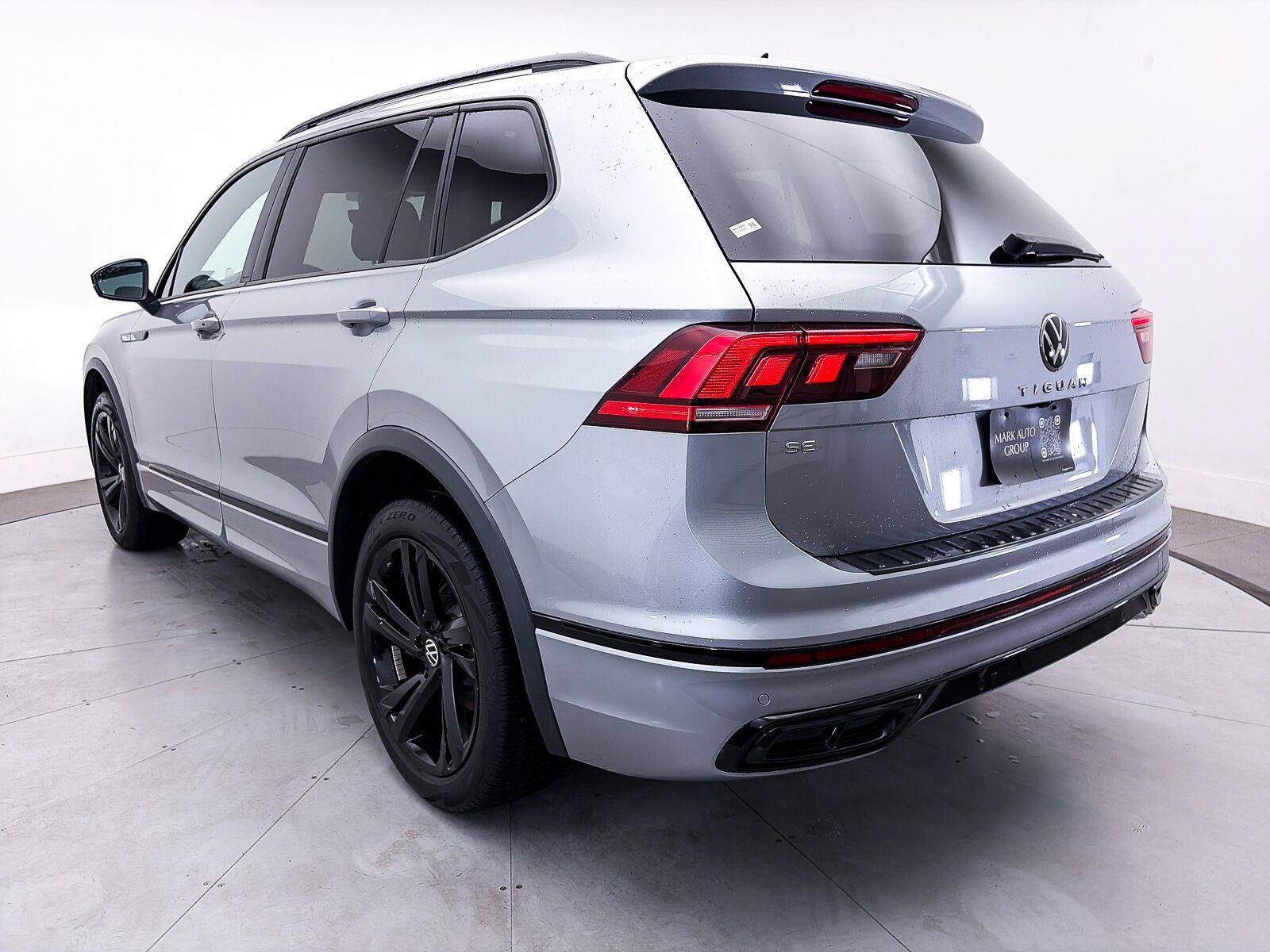 Used 2023 Volkswagen Tiguan SE R-Line FWD image 13