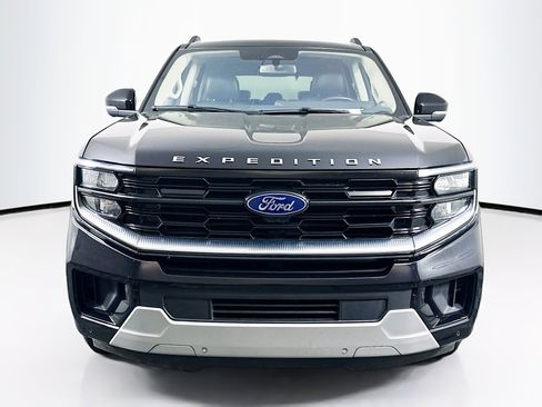 Used 2025 Ford Expedition Platinum image 2