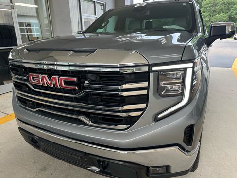 Used 2023 GMC Sierra 1500 SLT w/ SLT Premium Package AWD/4WD image 1