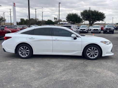 Used 2022 Toyota Avalon XLE image 4