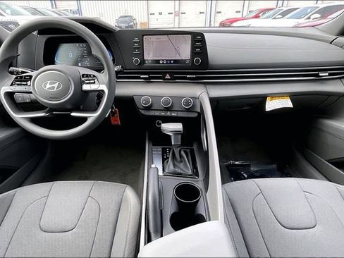 New 2026 Hyundai Elantra SE FWD image 5