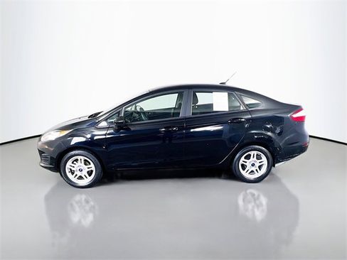 Used 2018 Ford Fiesta SE image 4