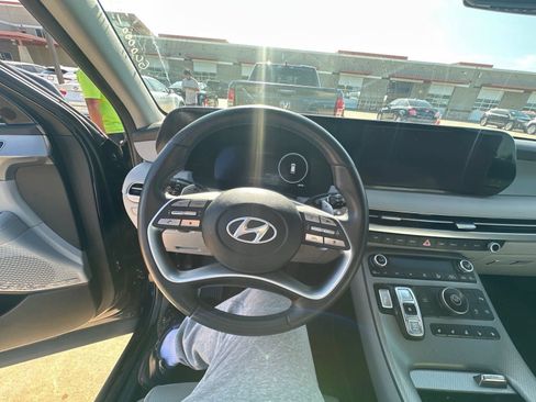 Used 2024 Hyundai Palisade SEL w/ Premium Package FWD image 5