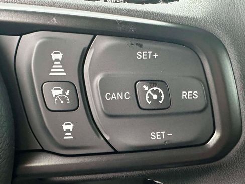Used 2025 Jeep Wrangler Sport AWD/4WD image 16