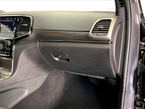 Used 2020 Jeep Grand Cherokee Limited image 16