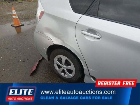 Used 2015 Toyota Prius Two FWD image 12