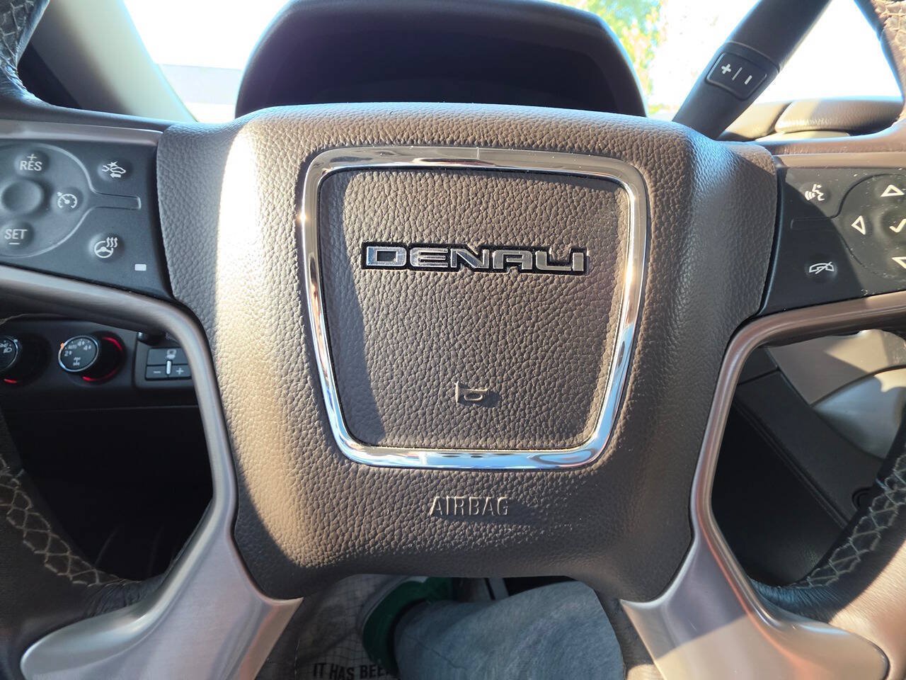 Used 2015 GMC Yukon Denali w/ Touring Package AWD/4WD image 75
