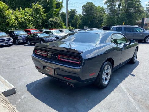 Used 2019 Dodge Challenger SXT image 6