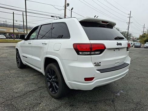 Used 2019 Jeep Grand Cherokee Altitude image 4