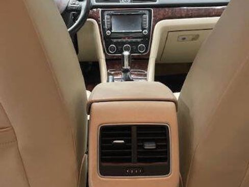 Used 2013 Volkswagen Passat TDI SEL Premium FWD image 15