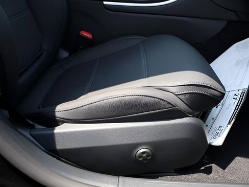 Certified 2025 Mercedes-Benz C 300 4MATIC Sedan image 23