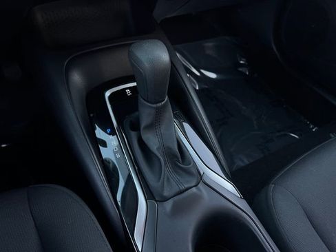 Used 2025 Toyota Corolla LE image 24