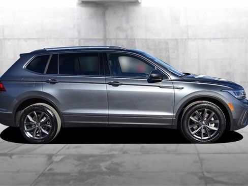 Certified 2022 Volkswagen Tiguan SE image 5