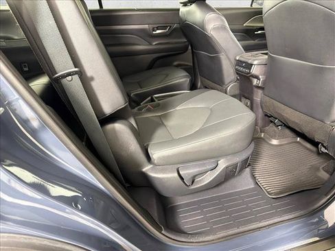 Used 2025 Toyota Grand Highlander AWD image 15