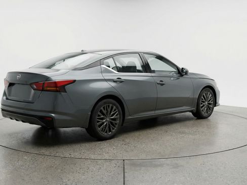 Used 2025 Nissan Altima 2.5 SV FWD image 9