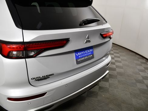 Used 2023 Mitsubishi Outlander SE AWD/4WD image 15