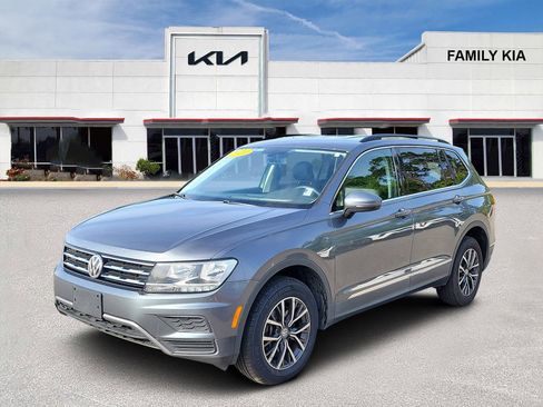 Used 2020 Volkswagen Tiguan SE image 3