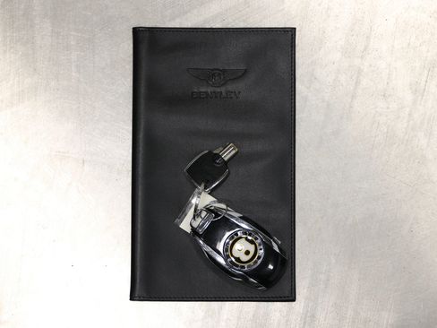 Used 2020 Bentley Bentayga Plug-In Hybrid image 6