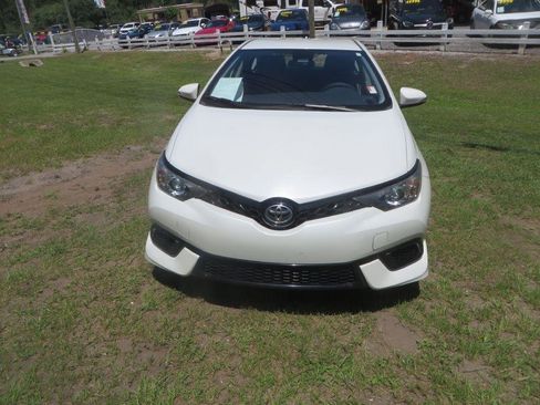 Used 2017 Toyota Corolla iM FWD image 3