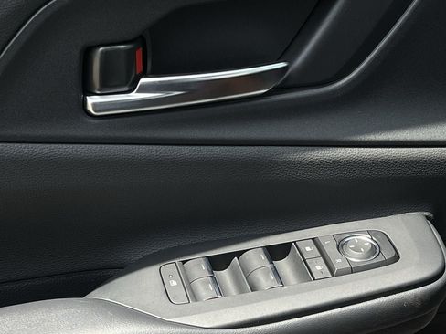 New 2026 Toyota Prius Plug-In Hybrid FWD image 21