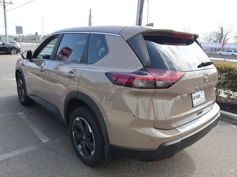 Certified 2025 Nissan Rogue SV AWD/4WD image 8