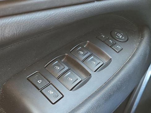 Used 2017 Cadillac Escalade Luxury image 13