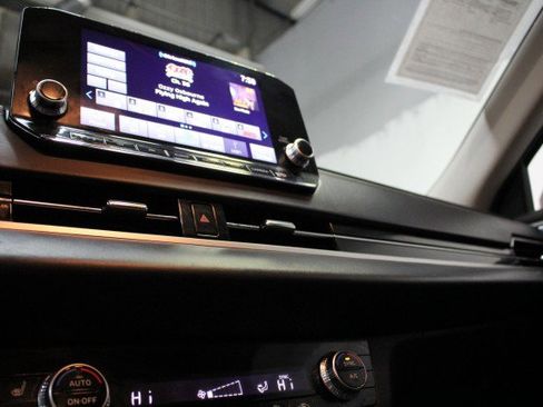 Used 2023 Mitsubishi Outlander SE image 13