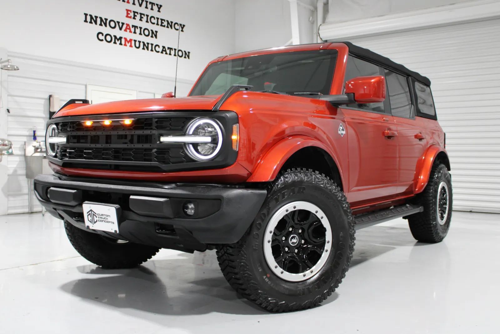Used 2022 Ford Bronco Outer Banks AWD/4WD image 1