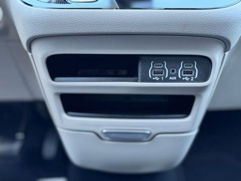 Used 2023 Chrysler Pacifica Touring-L image 24