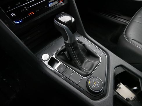 Certified 2024 Volkswagen Tiguan SE R-Line image 24