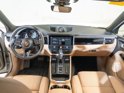 Certified 2026 Porsche Macan AWD/4WD image 24