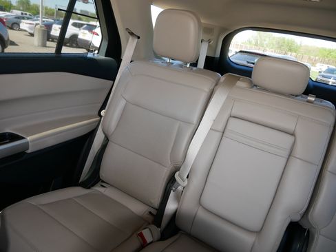 Used 2023 Ford Explorer Limited AWD/4WD image 12