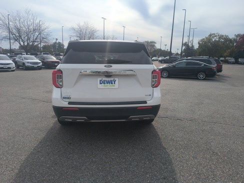 Used 2020 Ford Explorer XLT w/ Equipment Group 202A image 4
