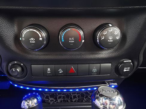 Used 2014 Jeep Wrangler Rubicon w/ Power Convenience Group image 28