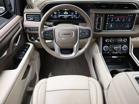 Used 2022 GMC Yukon XL Denali AWD/4WD image 15